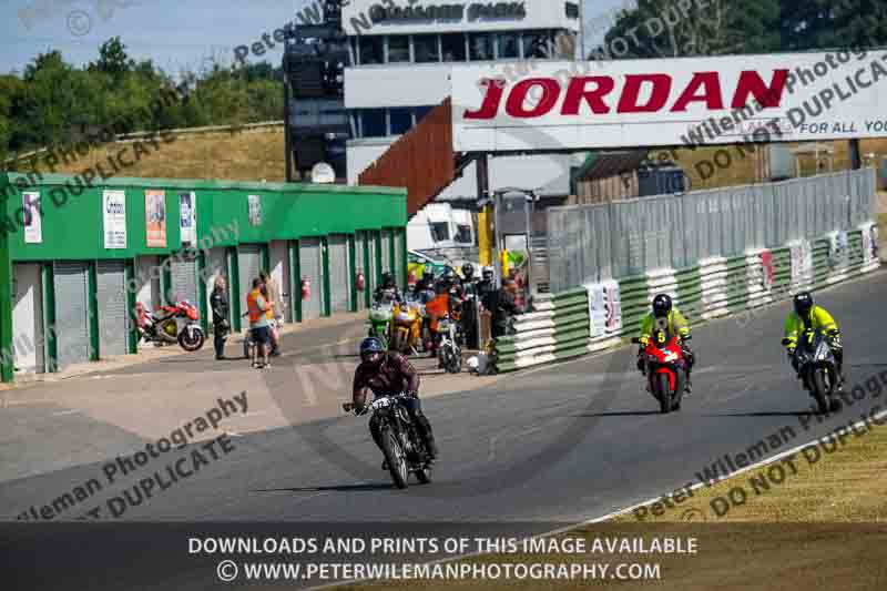 Vintage motorcycle club;eventdigitalimages;mallory park;mallory park trackday photographs;no limits trackdays;peter wileman photography;trackday digital images;trackday photos;vmcc festival 1000 bikes photographs